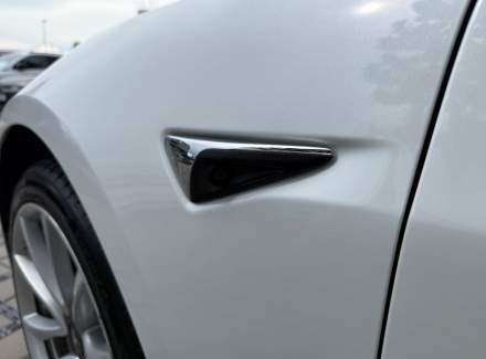Tesla - Model 3