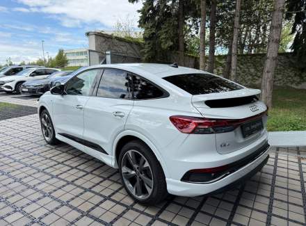 Audi - Q4 e-tron