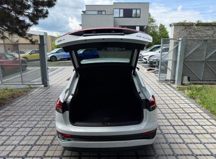 Audi - Q4 e-tron
