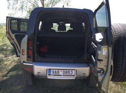 Land Rover - Defender