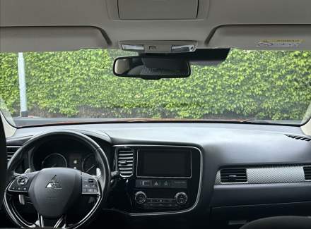 Mitsubishi - Outlander