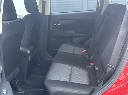Mitsubishi - Outlander