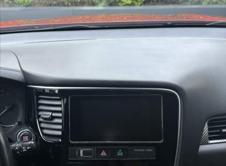 Mitsubishi - Outlander