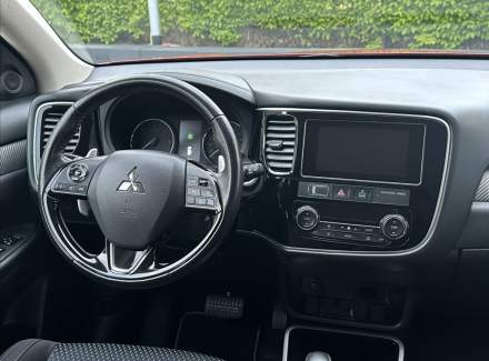Mitsubishi - Outlander