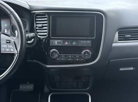 Mitsubishi - Outlander