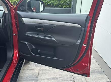 Mitsubishi - Outlander