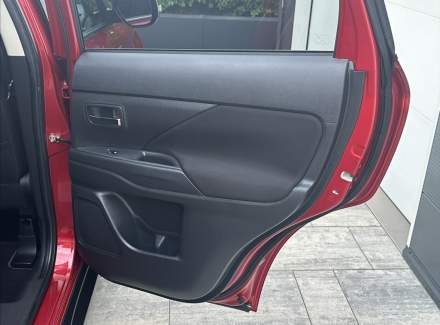 Mitsubishi - Outlander