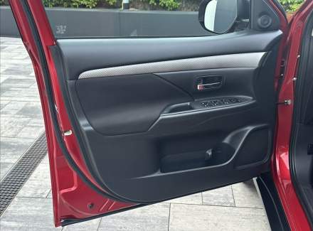 Mitsubishi - Outlander