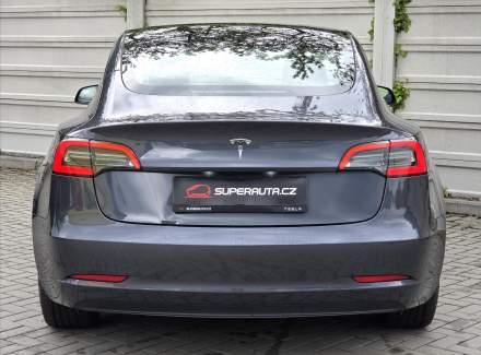 Tesla - Model 3