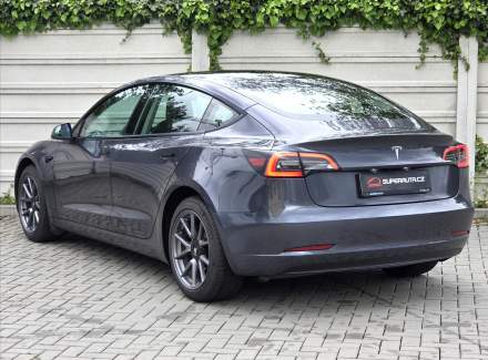 Tesla - Model 3