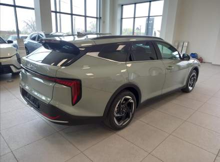 Kia - K4