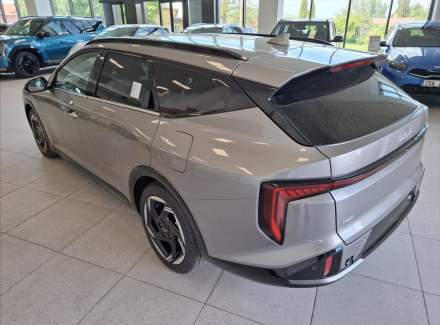 Kia - K4
