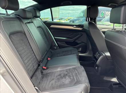 Volkswagen - Passat
