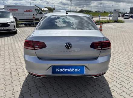 Volkswagen - Passat