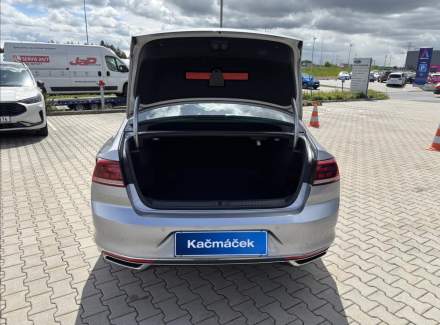 Volkswagen - Passat