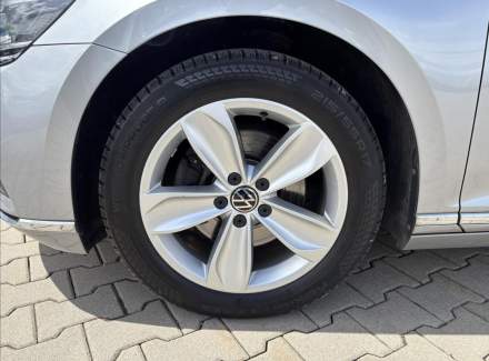 Volkswagen - Passat
