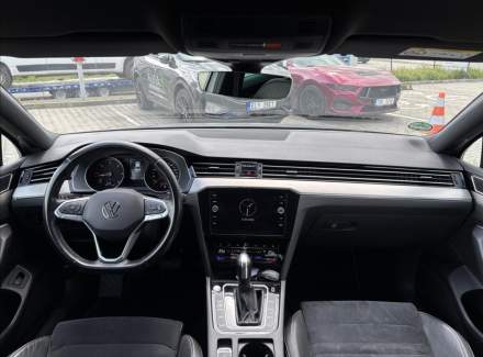 Volkswagen - Passat
