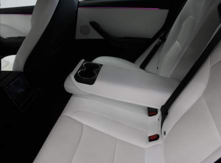 Tesla - Model 3