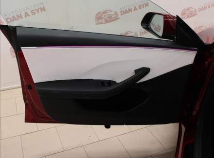 Tesla - Model 3