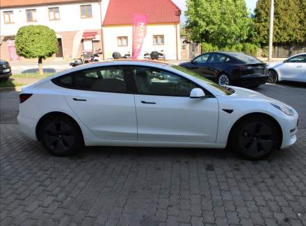 Tesla - Model 3