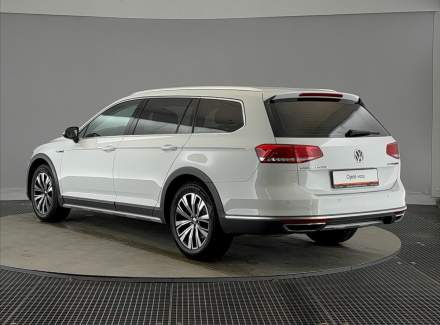 Volkswagen - Passat