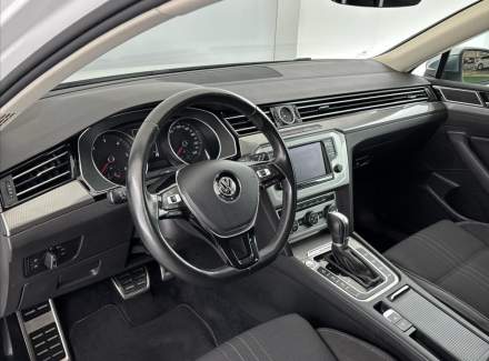 Volkswagen - Passat