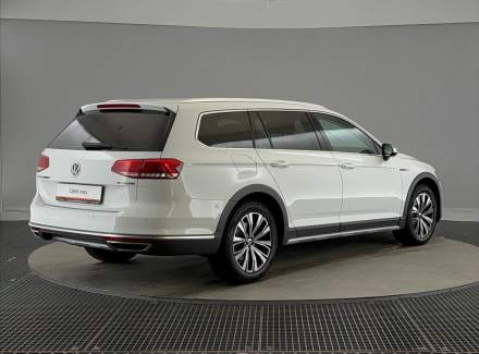 Volkswagen - Passat