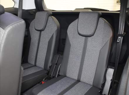 Peugeot - 5008