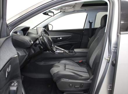 Peugeot - 5008