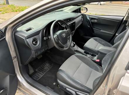 Toyota - Auris