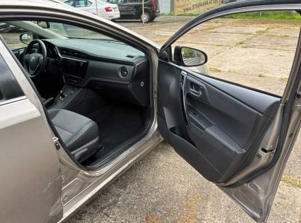 Toyota - Auris