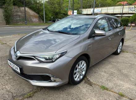 Toyota - Auris