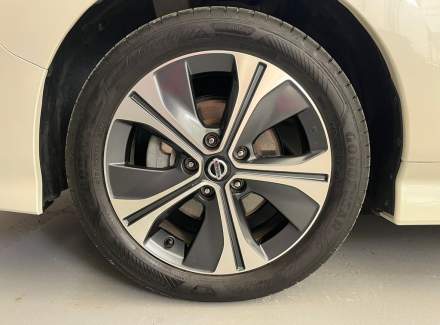 Nissan - Leaf