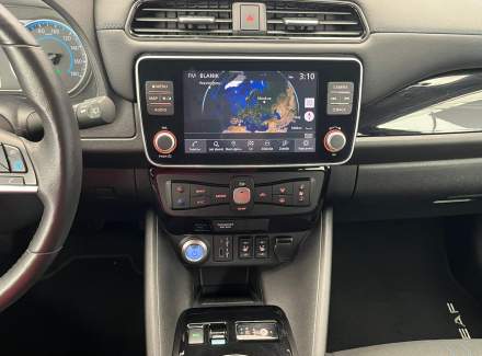 Nissan - Leaf