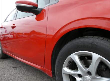 Peugeot - 208