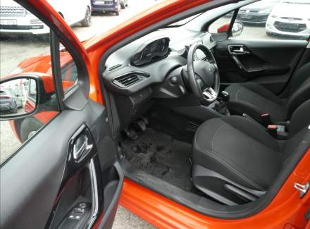 Peugeot - 208