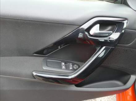Peugeot - 208