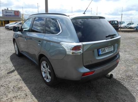 Mitsubishi - Outlander