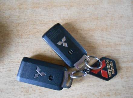 Mitsubishi - Outlander