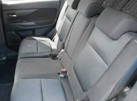 Mitsubishi - Outlander
