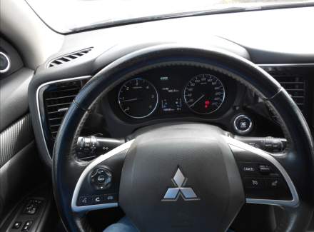 Mitsubishi - Outlander