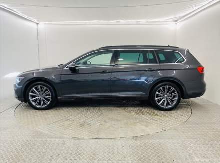 Volkswagen - Passat