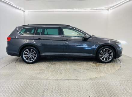 Volkswagen - Passat