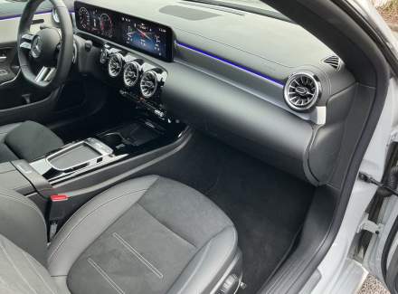 Mercedes-Benz - CLA