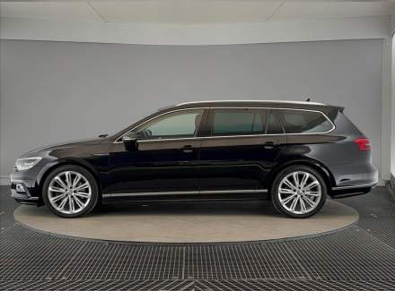 Volkswagen - Passat