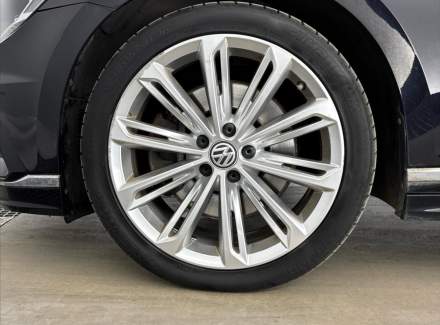 Volkswagen - Passat