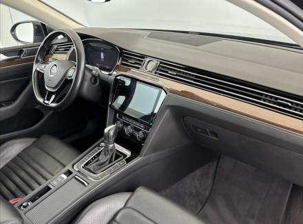 Volkswagen - Passat