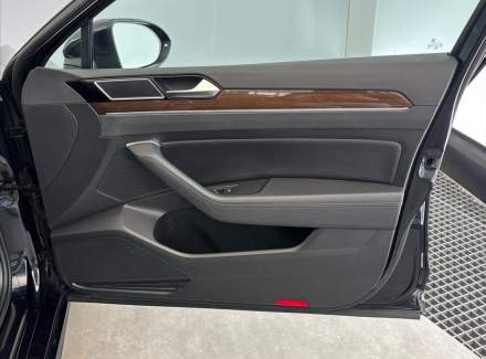 Volkswagen - Passat