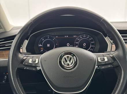 Volkswagen - Passat