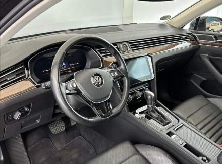 Volkswagen - Passat